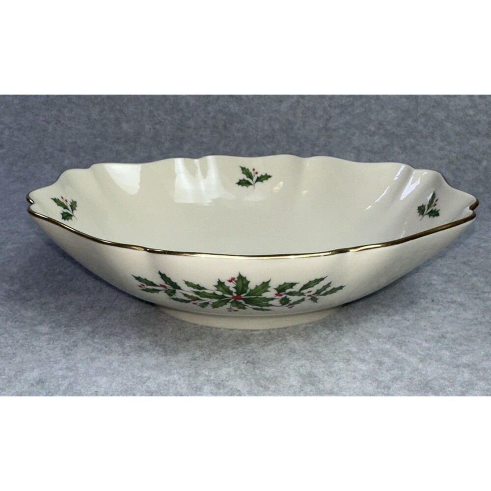 Lenox HOLIDAY CENTERPIECE BOWL 10 1/8" Oval Serving Dish Gold Rim Scalloped Edge